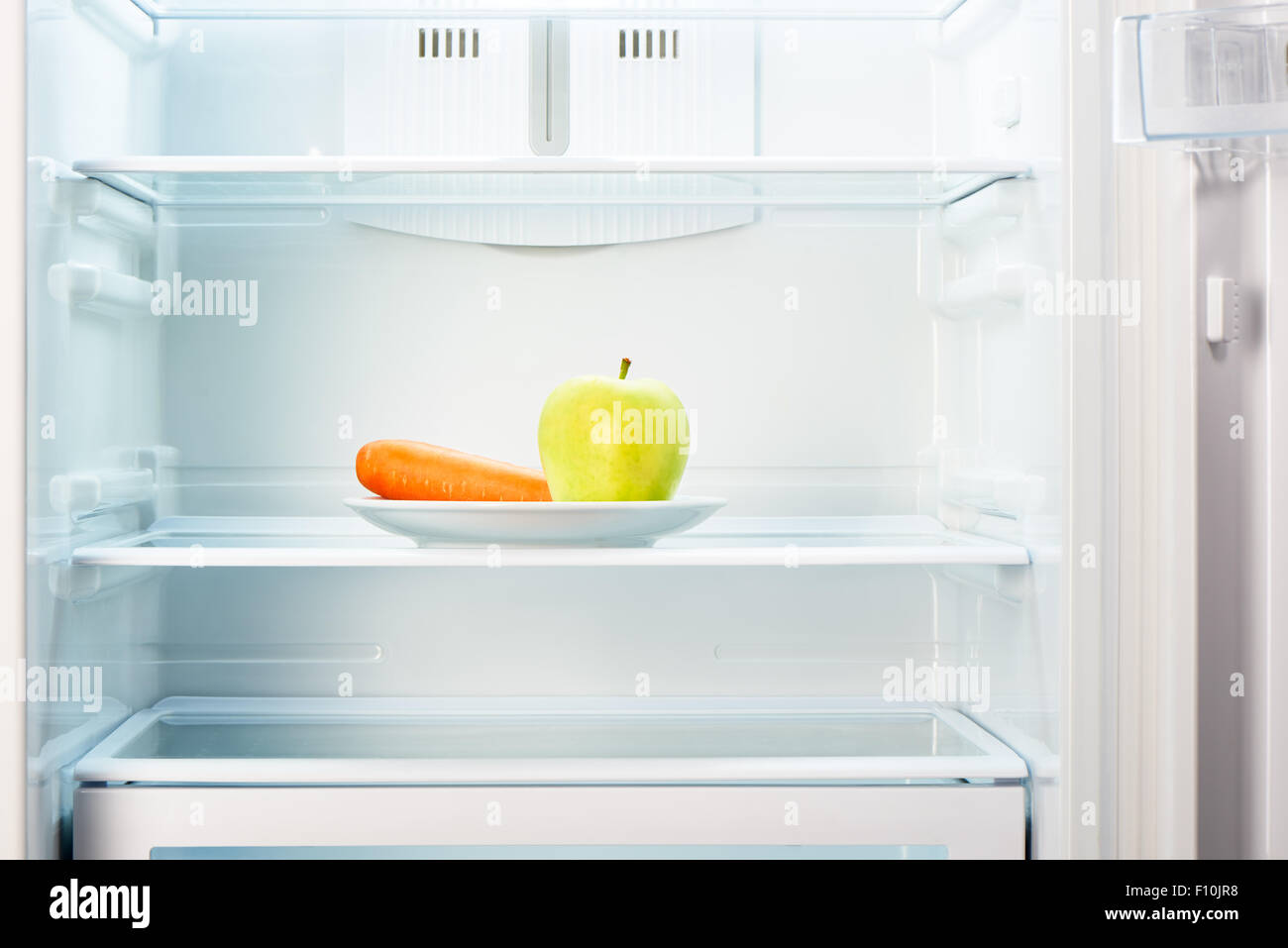 Empty fridge Banque de photographies et d'images à haute résolution - Alamy