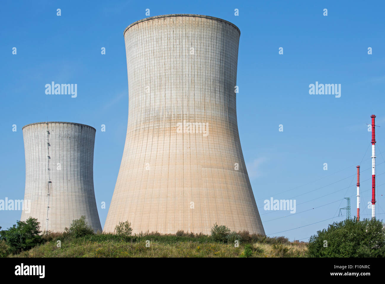 Tours de refroidissement de la centrale nucléaire de Tihange Huy / Hoei, LIÈGE / LUIK, Belgique Banque D'Images Tours de refroidissement de la centrale nucléaire de Tihange Huy / Hoei, LIÈGE / LUIK, Belgique Banque D'Images