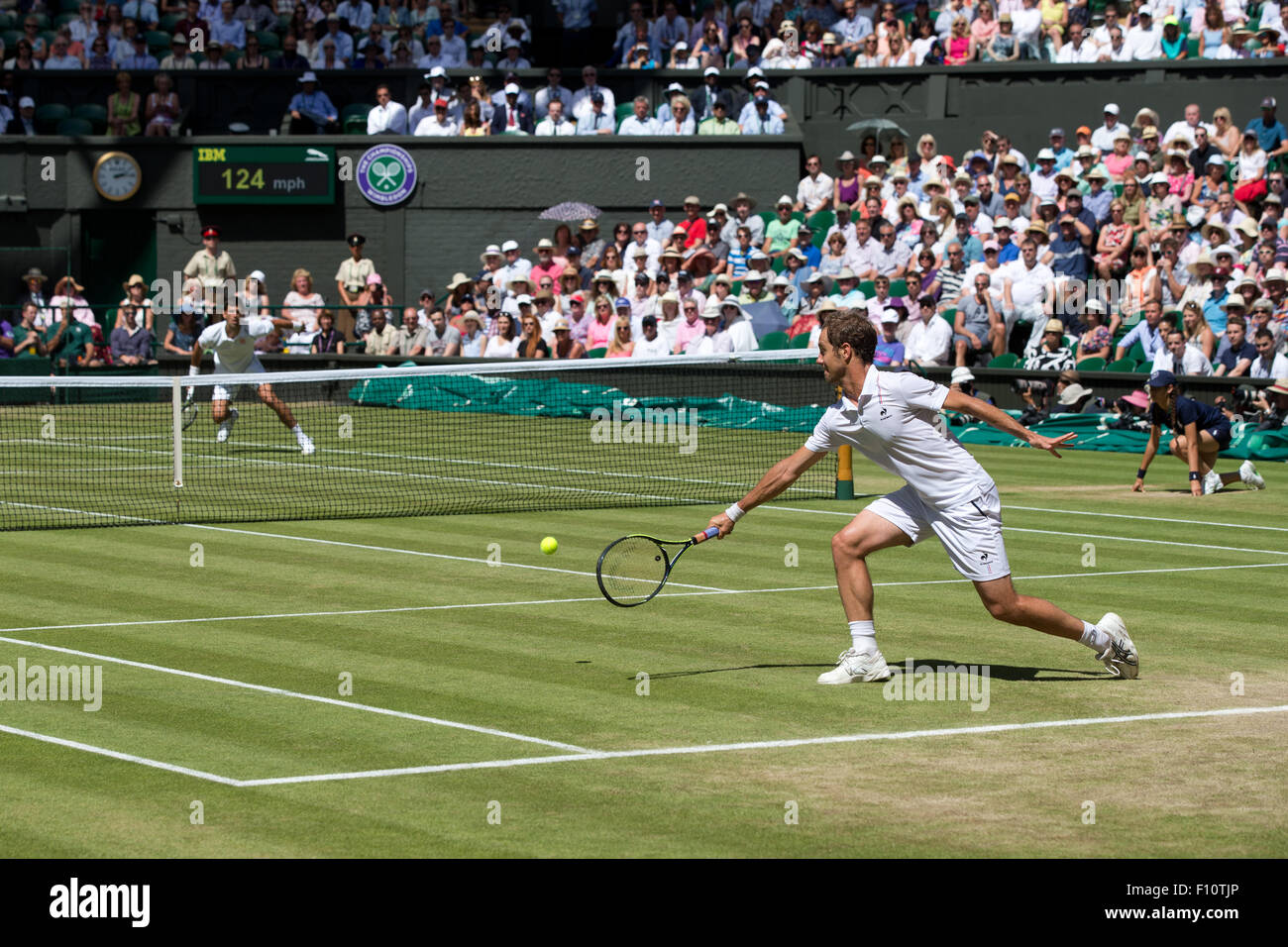 Richard Gasquet (FRA) et Novak Djokovic (SRB),de Wimbledon 2015, Londres, Angleterre. Banque D'Images