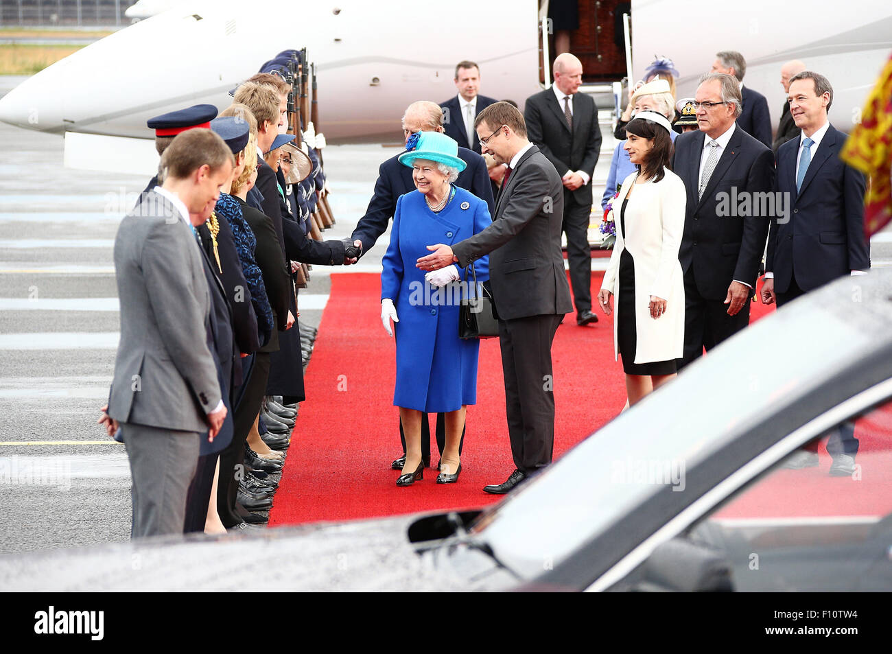 La reine Elizabeth II arrive à l'Aéroport International de Tegel à Berlin pour le début de la visite d'État en Allemagne comprend : la reine Elizabeth II Où : Berlin, Allemagne Quand : 23 Juin 2015 Banque D'Images