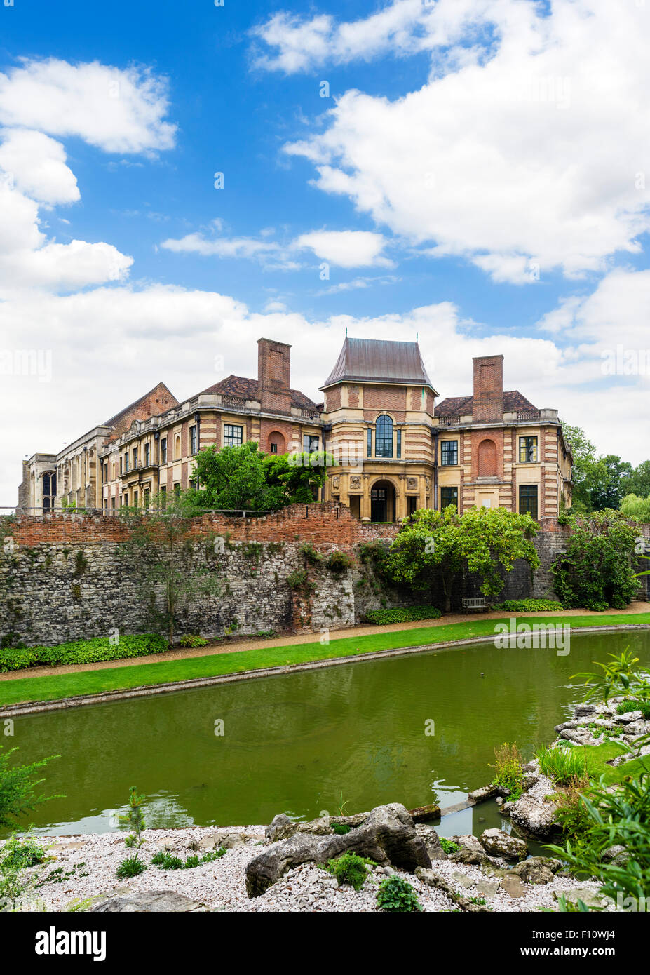 Eltham Palace, l'ancienne maison de Stephen et Virginia Courtauld, vu depuis le jardin, Yvoir, London, England, UK Banque D'Images