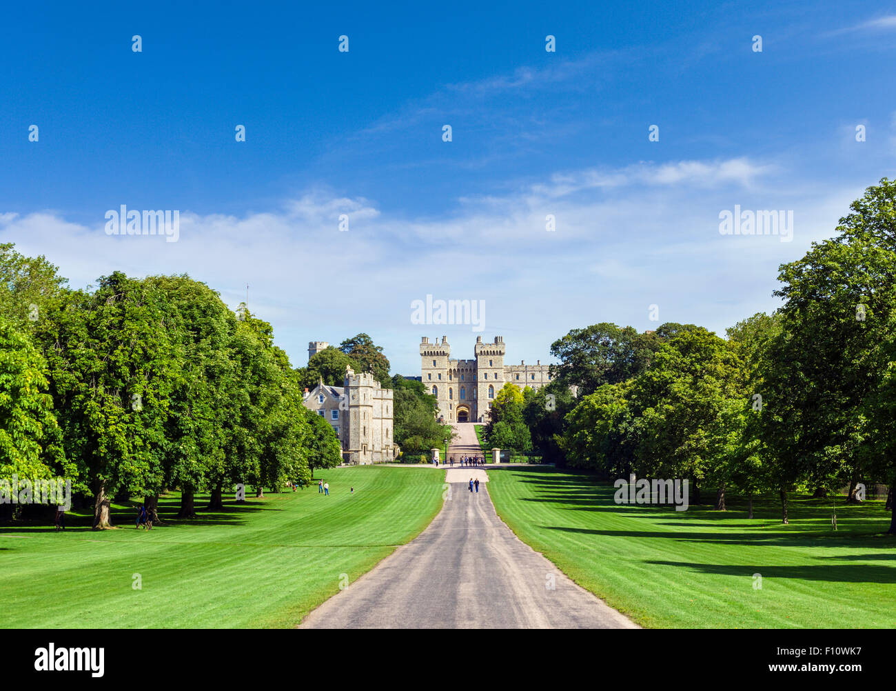 Le Château de Windsor à partir de la Longue Marche, Windsor Great Park, Berkshire, England, UK Banque D'Images
