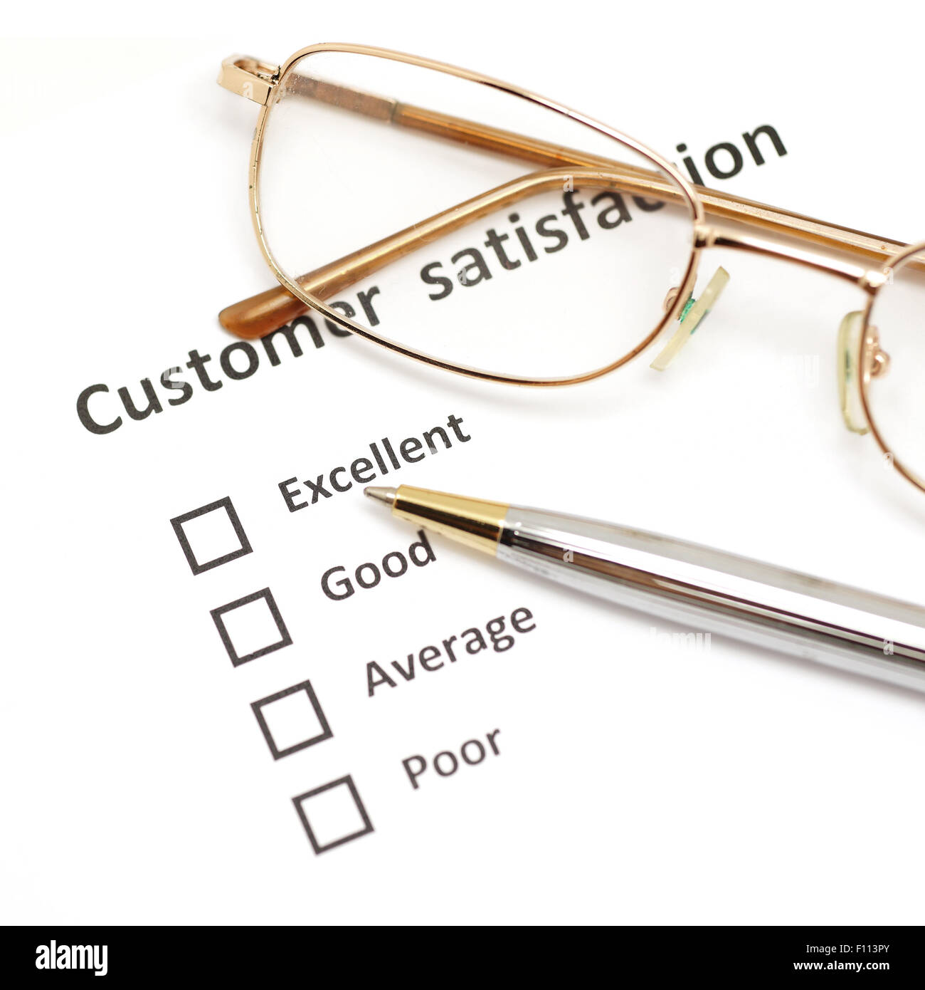 Enquête de satisfaction client formulaire avec le stylo et lunettes Banque D'Images