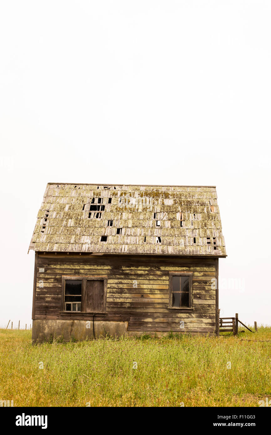 Bâtiment délabré in rural field Banque D'Images