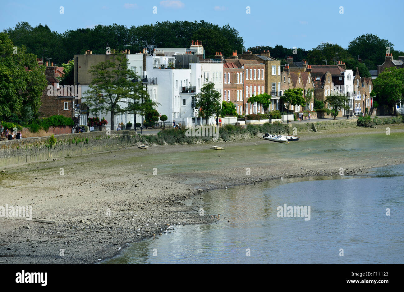 La rivière Thames, Strand-sur-le-Vert, Kew, Londres W4, Royaume-Uni Banque D'Images