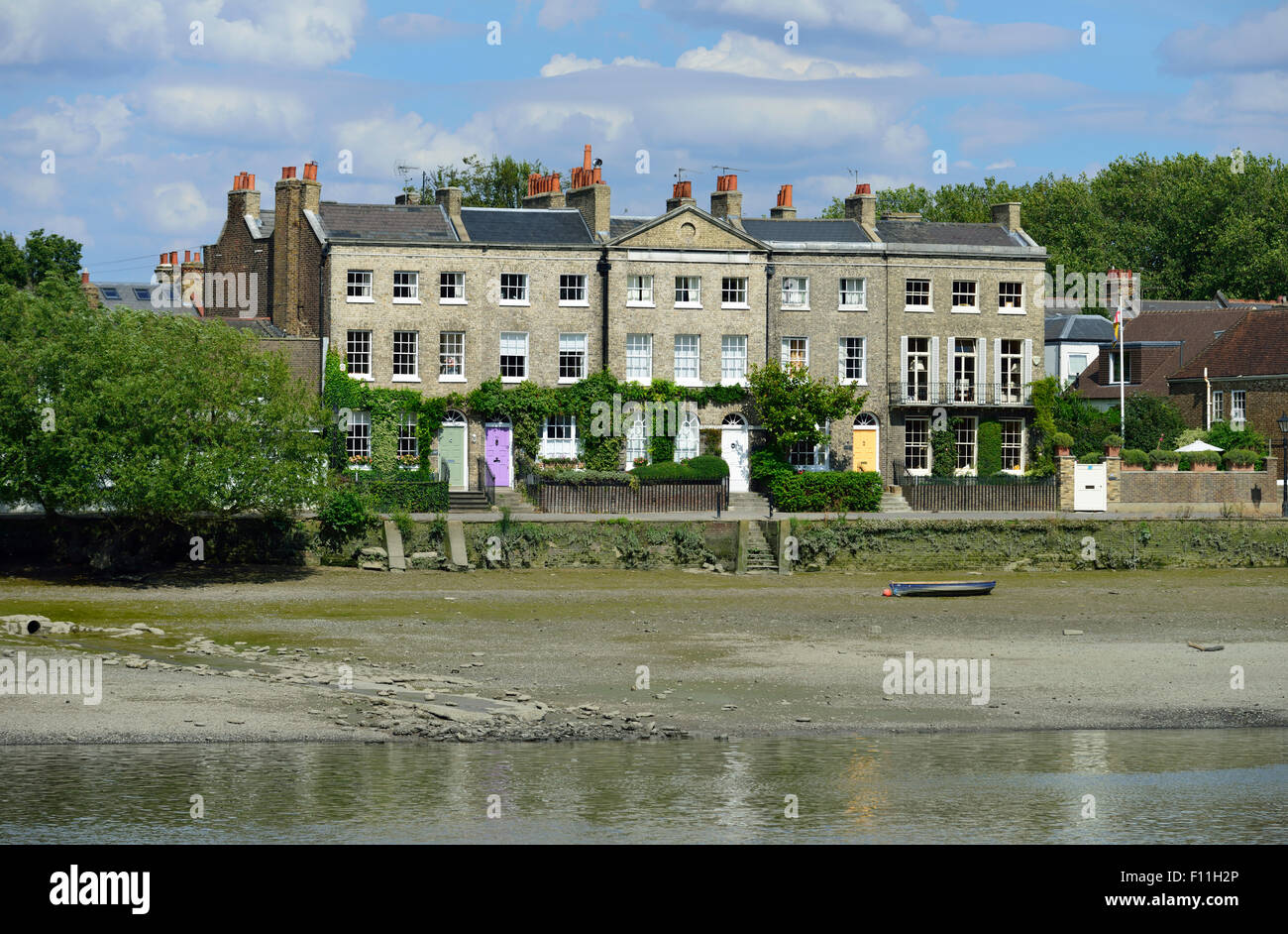 La rivière Thames, Strand-sur-le-Vert, Kew, Londres W4, Royaume-Uni Banque D'Images