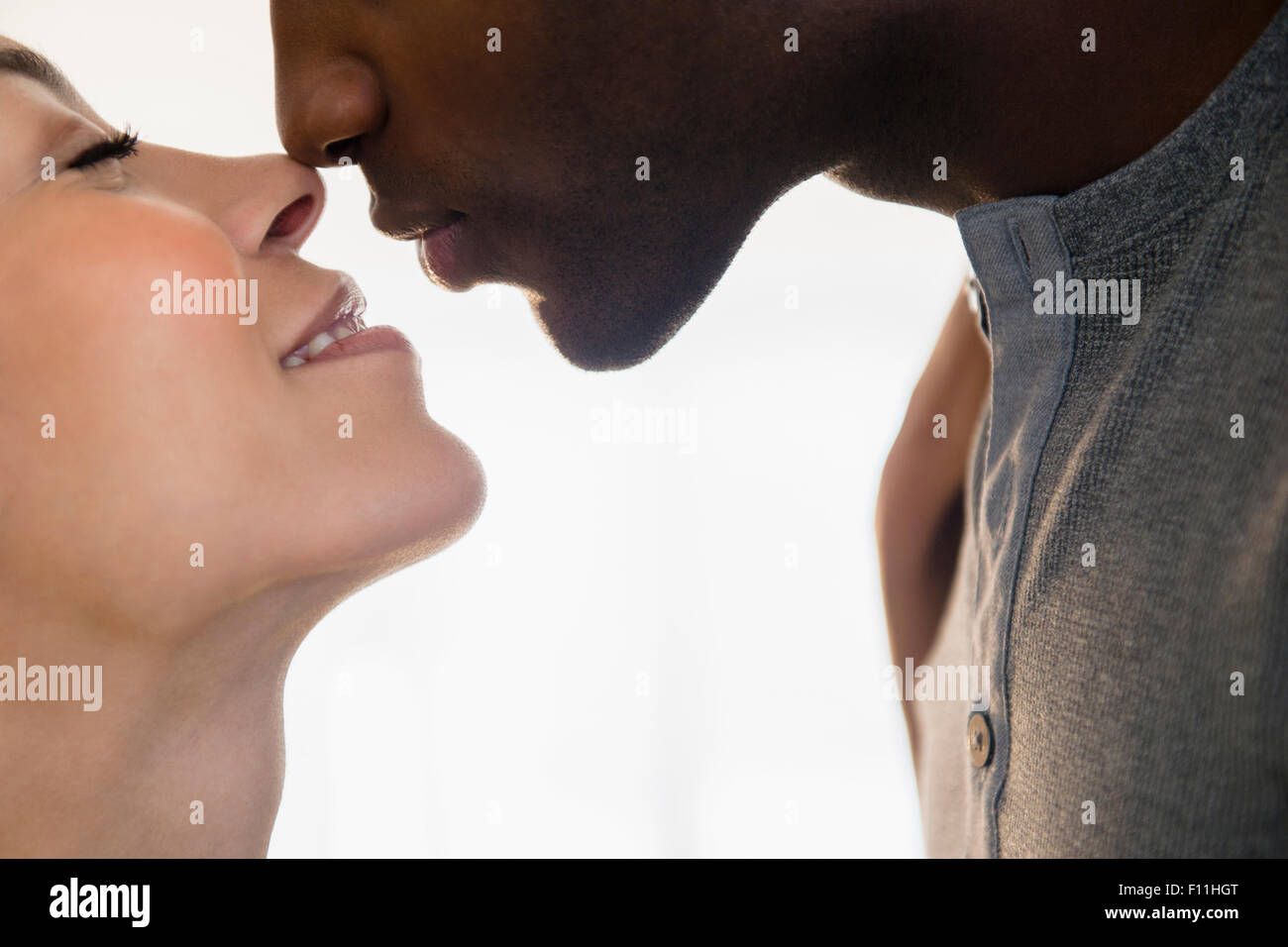 Close up of smiling couple kissing Banque D'Images