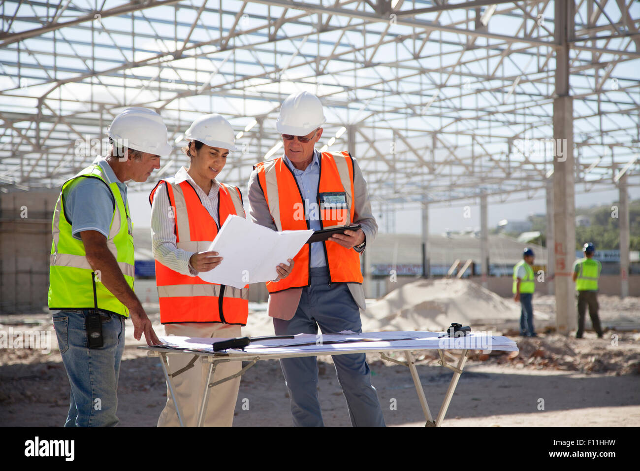 Architects blueprints at construction site Banque D'Images