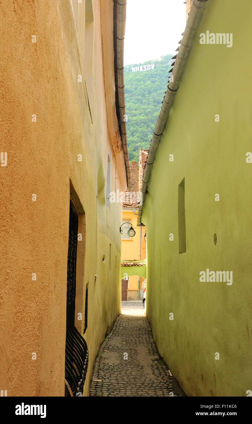 Rue (Strada Sforii chaîne) a été construit au xviième siècle et il est considéré comme l'une des rues les plus étroites d'Europe. Banque D'Images