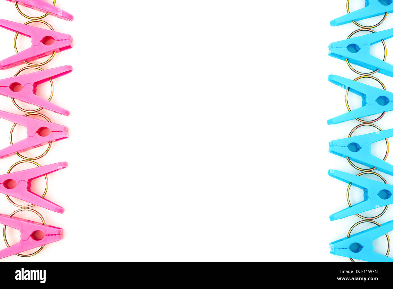 Beaucoup de linge sur un fond blanc avec copie espace Banque D'Images