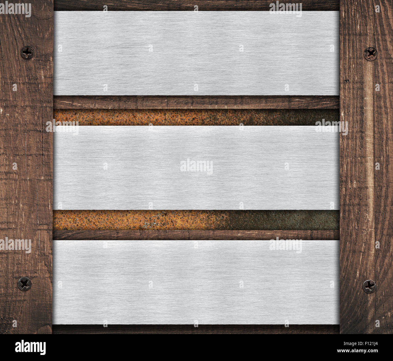 Composition de la plaque en métal aluminium, plaque et vieux mur en bois avivés Banque D'Images