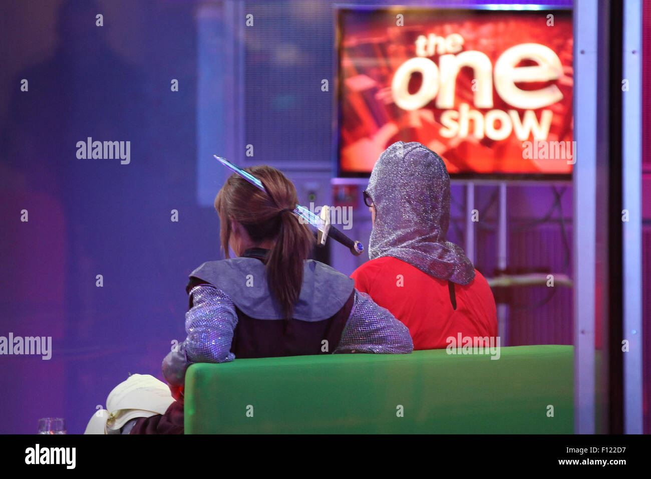 Chris Evens et Alex Jones tournage pour la BBC One Show en dehors de la BBC en 2014 Banque D'Images