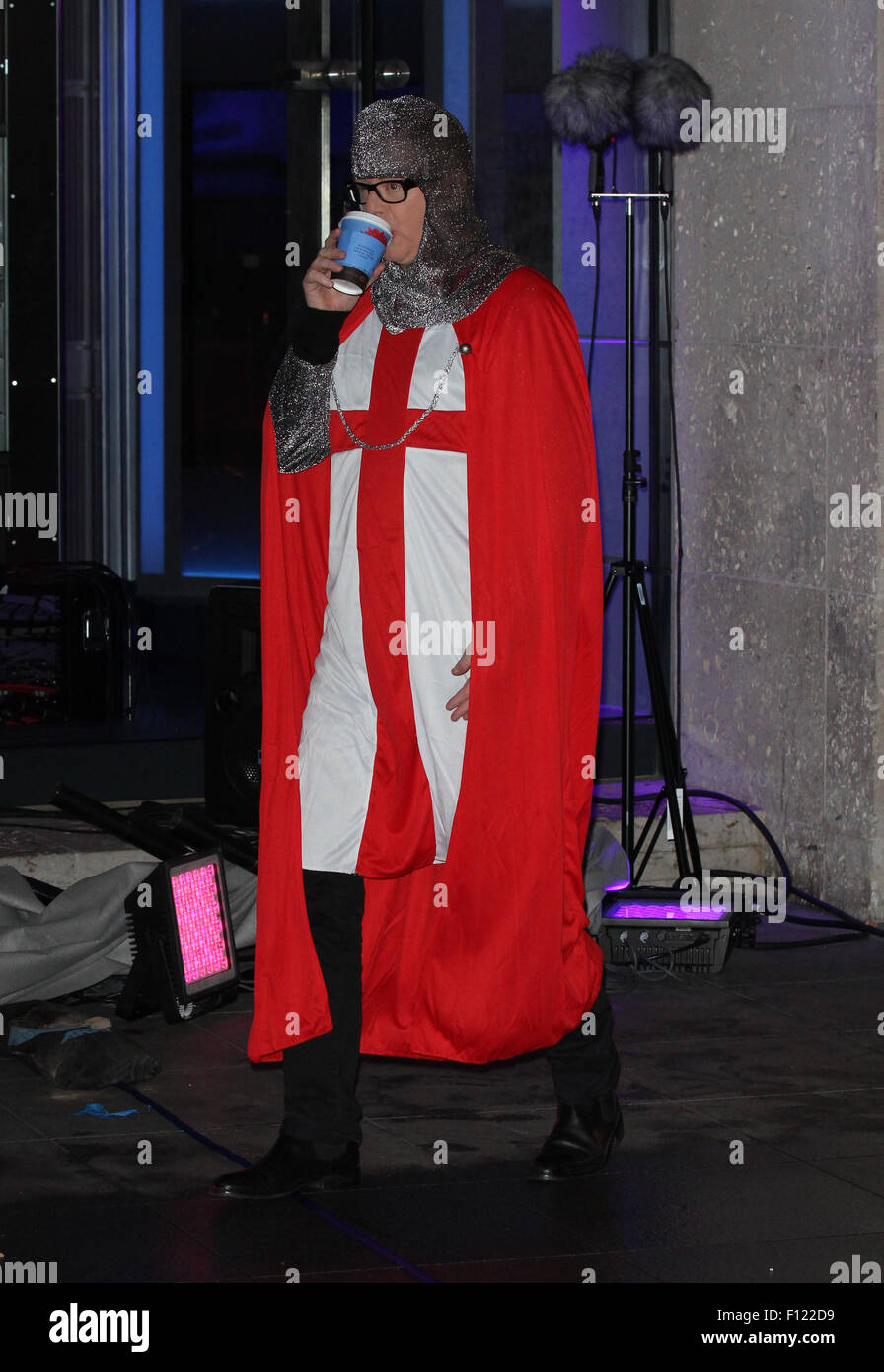 Chris Evens et Alex Jones tournage pour la BBC One Show en dehors de la BBC en 2014 Banque D'Images