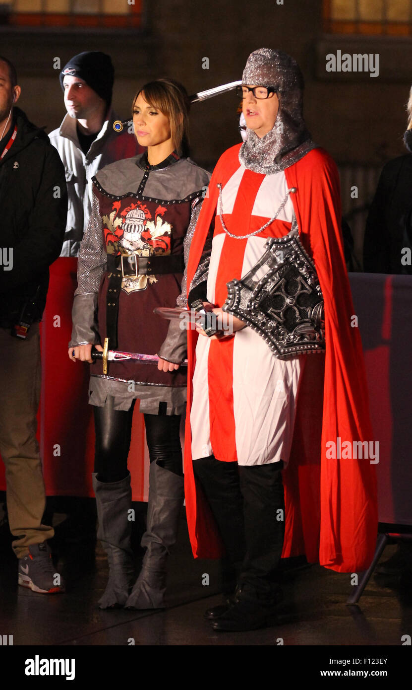 Chris Evens et Alex Jones tournage pour la BBC One Show en dehors de la BBC en 2014 Banque D'Images