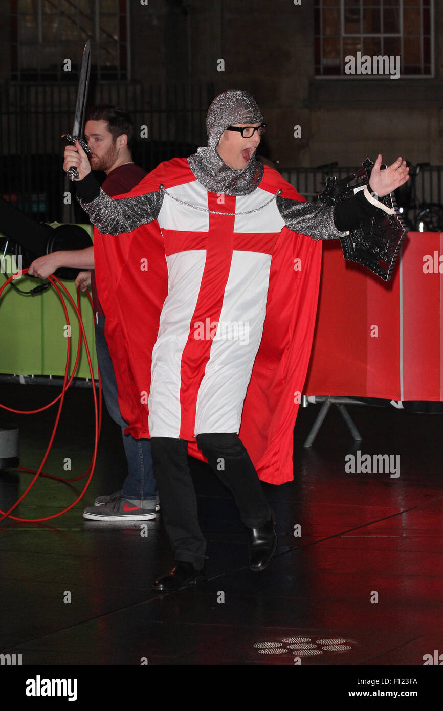 Chris Evens et Alex Jones tournage pour la BBC One Show en dehors de la BBC en 2014 Banque D'Images