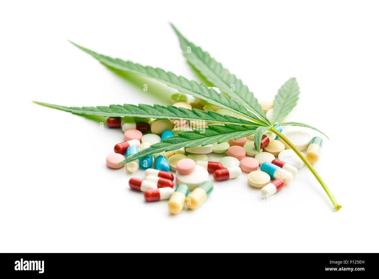 La feuille de cannabis et de médicaments Banque D'Images