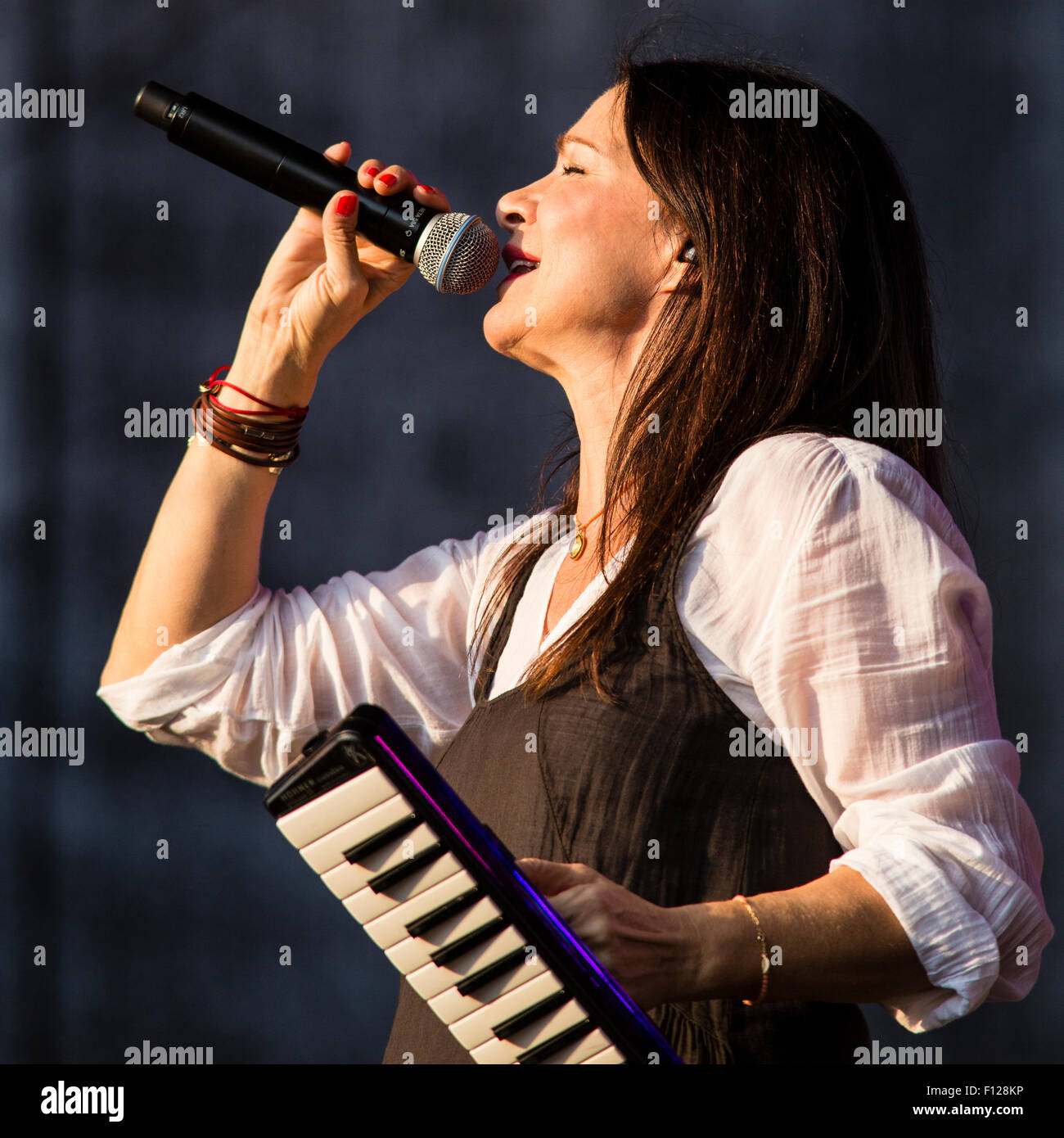 Festival de musique en châteaux CZ Hradec NAD Moravici, la République tchèque, le 22 août 2015. La chanteuse Anna K (Luciana Krecarova). (Photo/CTK Frantisek Gela) Banque D'Images