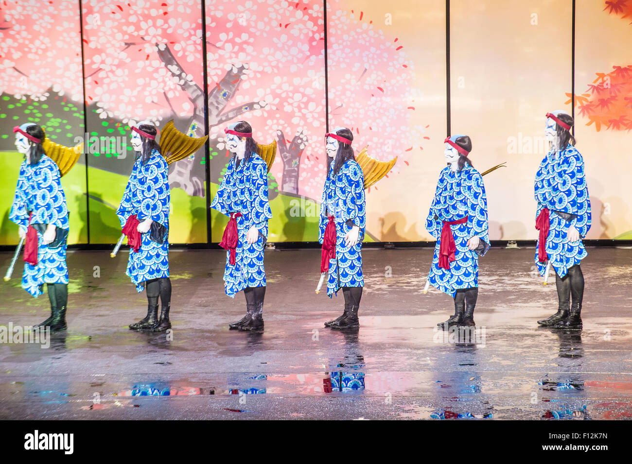 Performance Kabuki japonais traditionnel en face de l'hôtel Bellagio et fontaines de casino à Las Vegas Banque D'Images