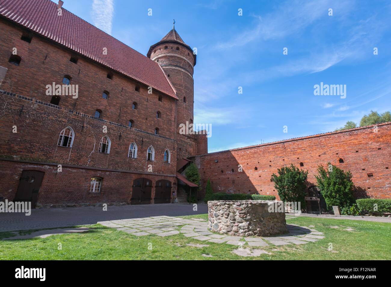 OLSZTYN, Pologne - 21 août 2015 : vieux château teutonique à Olsztyn (gothique château des Croisés), attraction touristique de l'est de Polan Banque D'Images