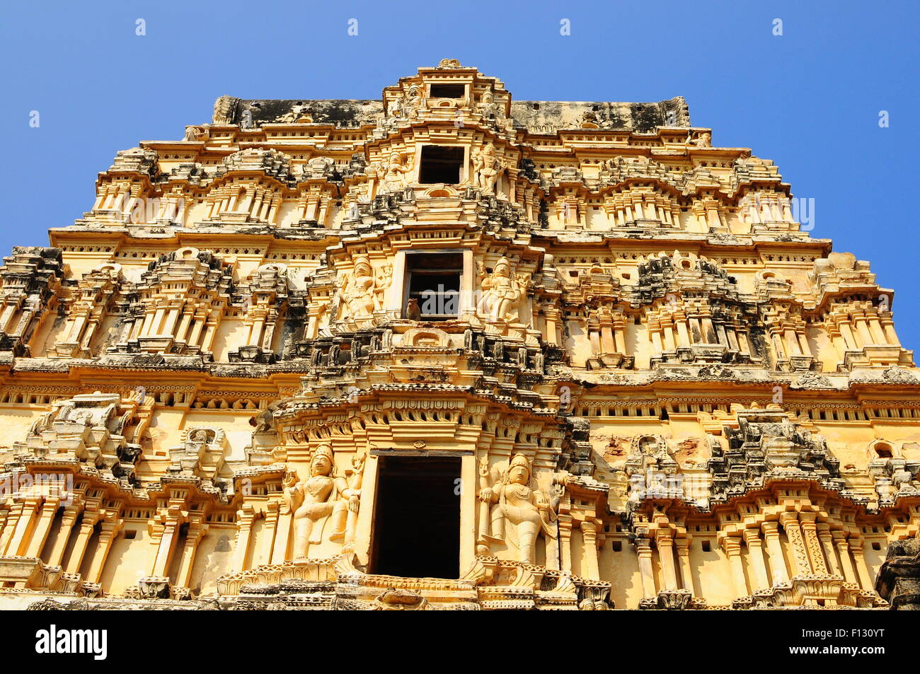 Hampi Temple, Gopuram du temple de Virupaksha, UNESCO World Heritage Site, Karnataka, Inde Banque D'Images