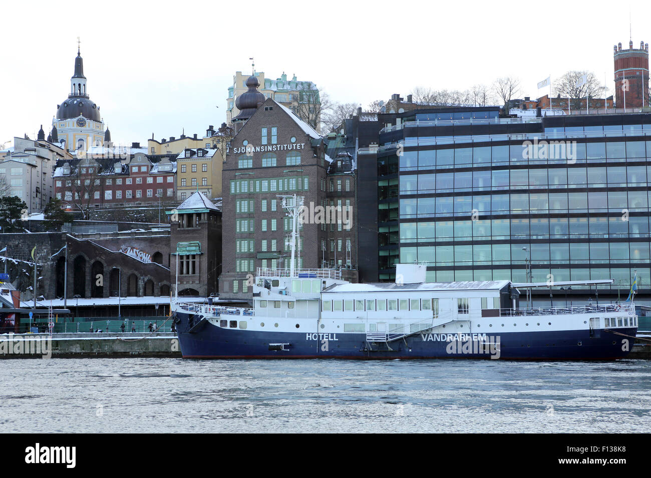 L'Hotell Vandrarhem à Stockholm, en Suède. Le navire est un hôtel flottant. Banque D'Images