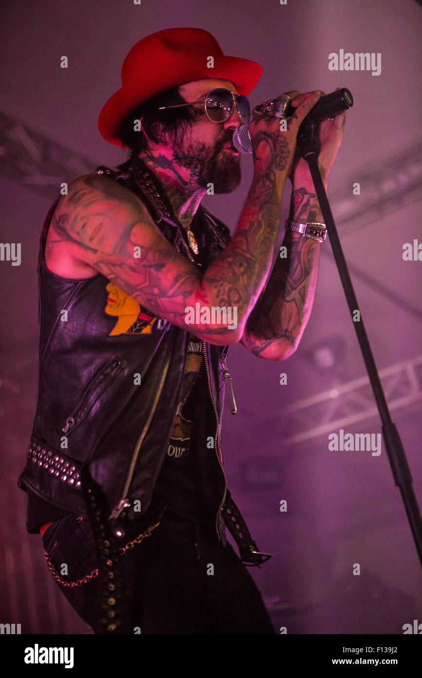 Segrate Milan Italie. 25 août 2015. Le rappeur américain Michael Wayne Atha mieux connaître comme YELAWOLF effectue live au Circolo Magnolia pour présenter son album 'Love Story' Credit : Rodolfo Sassano/Alamy Live News Banque D'Images