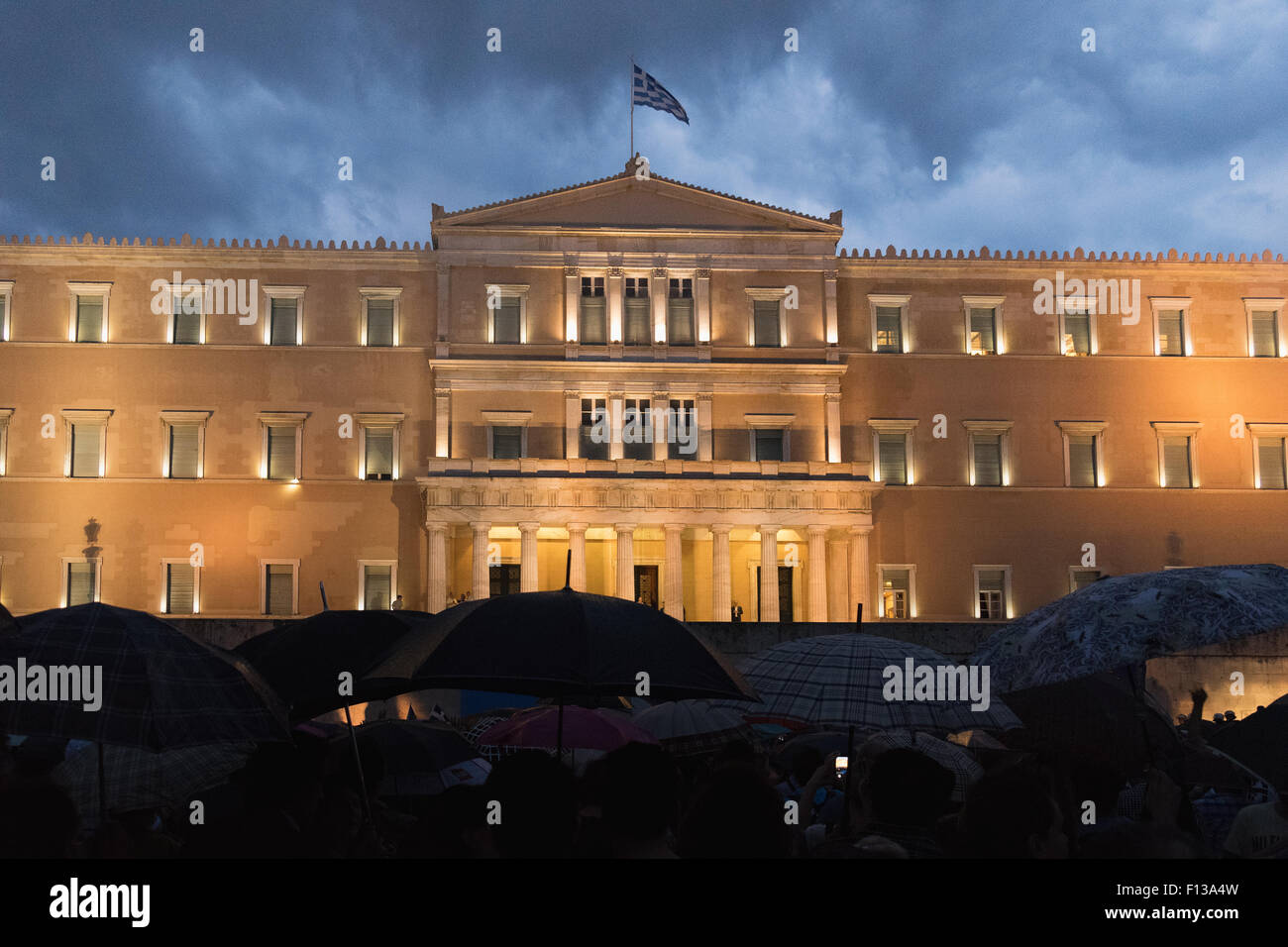Athènes, Grèce, le 30 juin 2015. Les Grecs ont manifesté contre le gouvernement au sujet du prochain référendum. Les gens dans la démo Banque D'Images