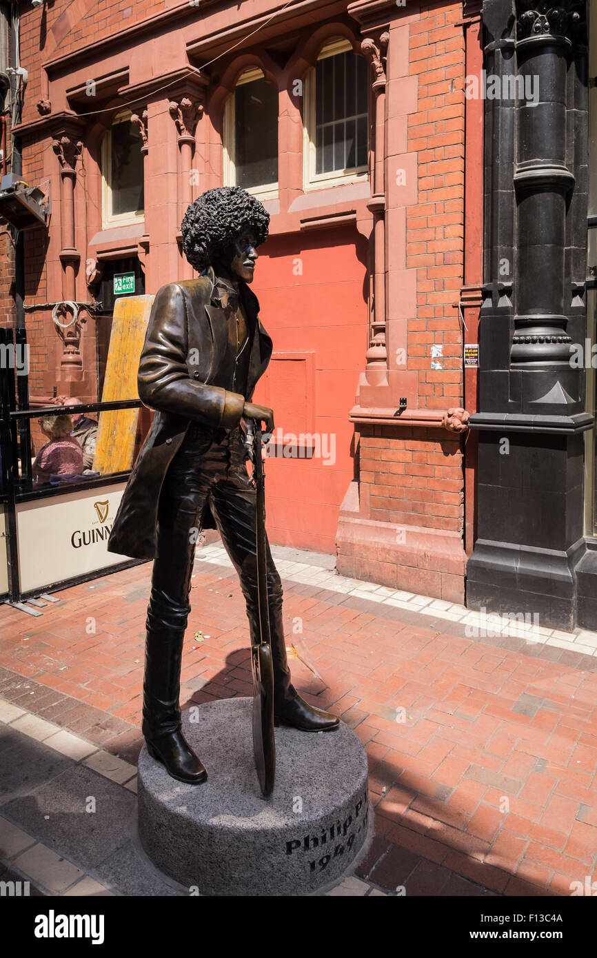 La statue en bronze grandeur nature de Phil Lynott sur Harry Street dans le centre-ville de Dublin, Dublin en Irlande. Banque D'Images