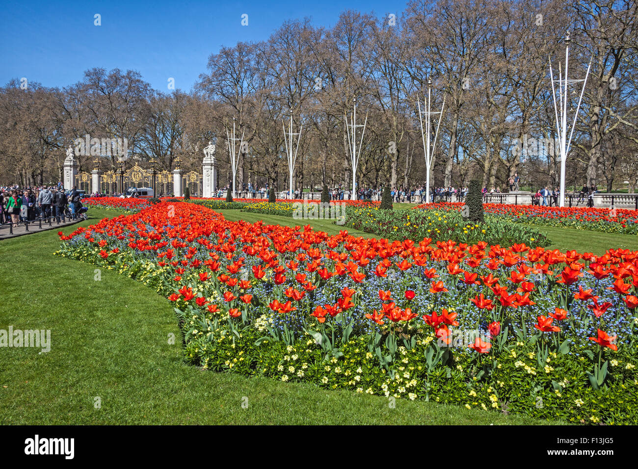 Affichage floral printemps au Queen's Gardens à la tête de la Mall Banque D'Images