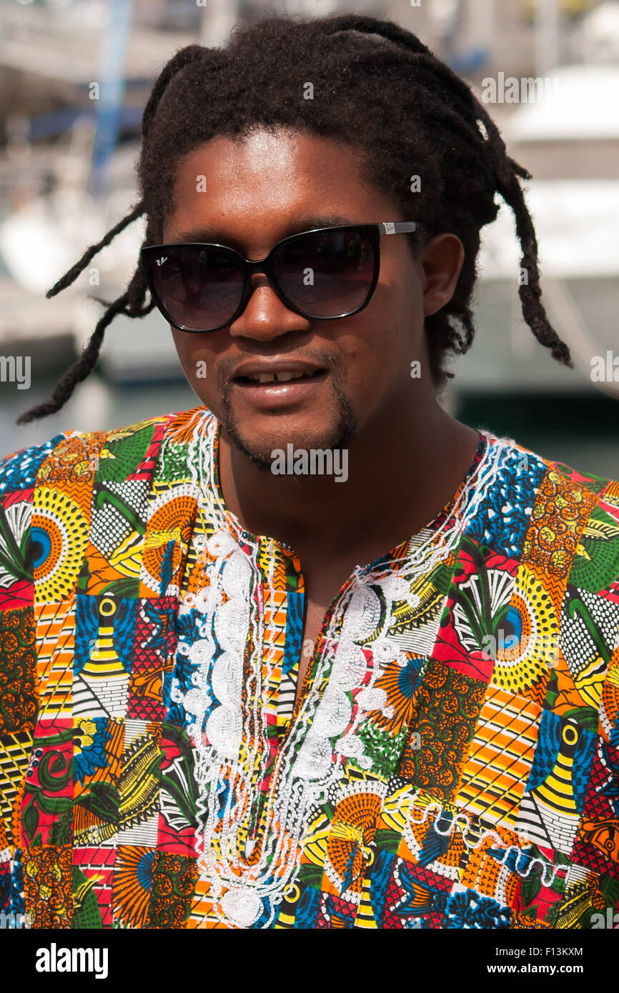 Beau black cool rasta avec des dreadlocks man ray-bans Banque D'Images