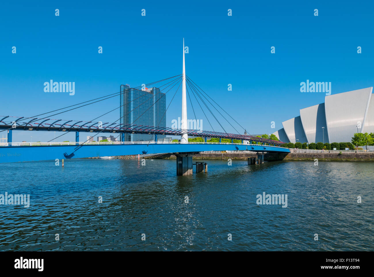 Bell's Bridge over River Clyde Glasgow à l'hôtel Crowne Plaza et Clyde Auditorium Ecosse Banque D'Images