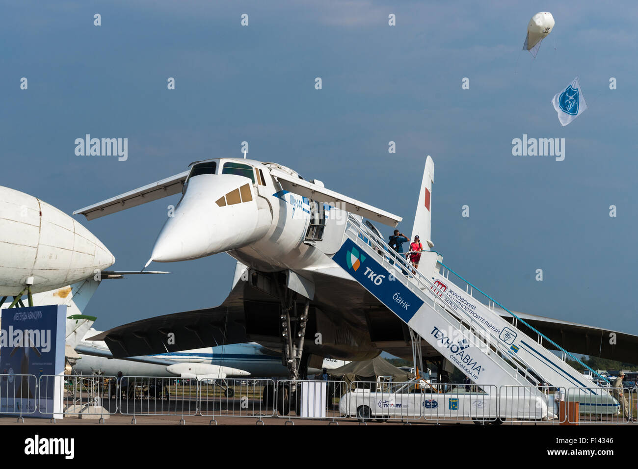 Moscou, Russie, le mercredi, 26 août, 2015. Le Douzième Salon International de l'aéronautique de Moscou MAKS 2015 a été ouverte dans la ville de Joukovski dans la région de Moscou le 25 août 2015. L'objectif du salon est de démontrer les réalisations de l'aérospatiale russe, conclure des contrats et négocier des projets. Tupolev Tu-144 les avions supersoniques sur l'affichage à la partie historique de l'air show. Crédit : Alex's Pictures/Alamy Live News Banque D'Images