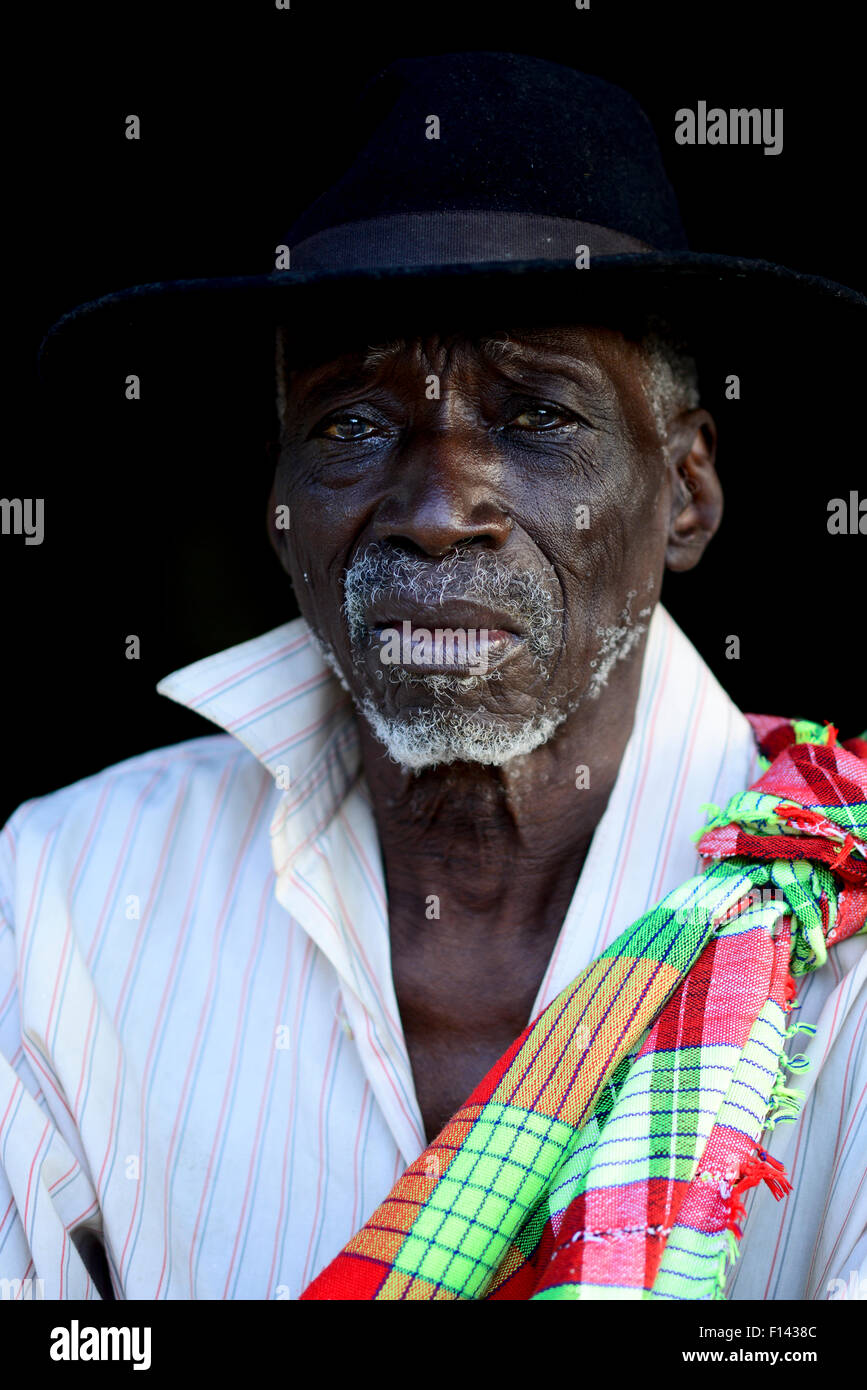 Portrait d'un homme âgé, Eticoga, Village de l'Île Orango, Guinée-Bissau, décembre 2013. Banque D'Images