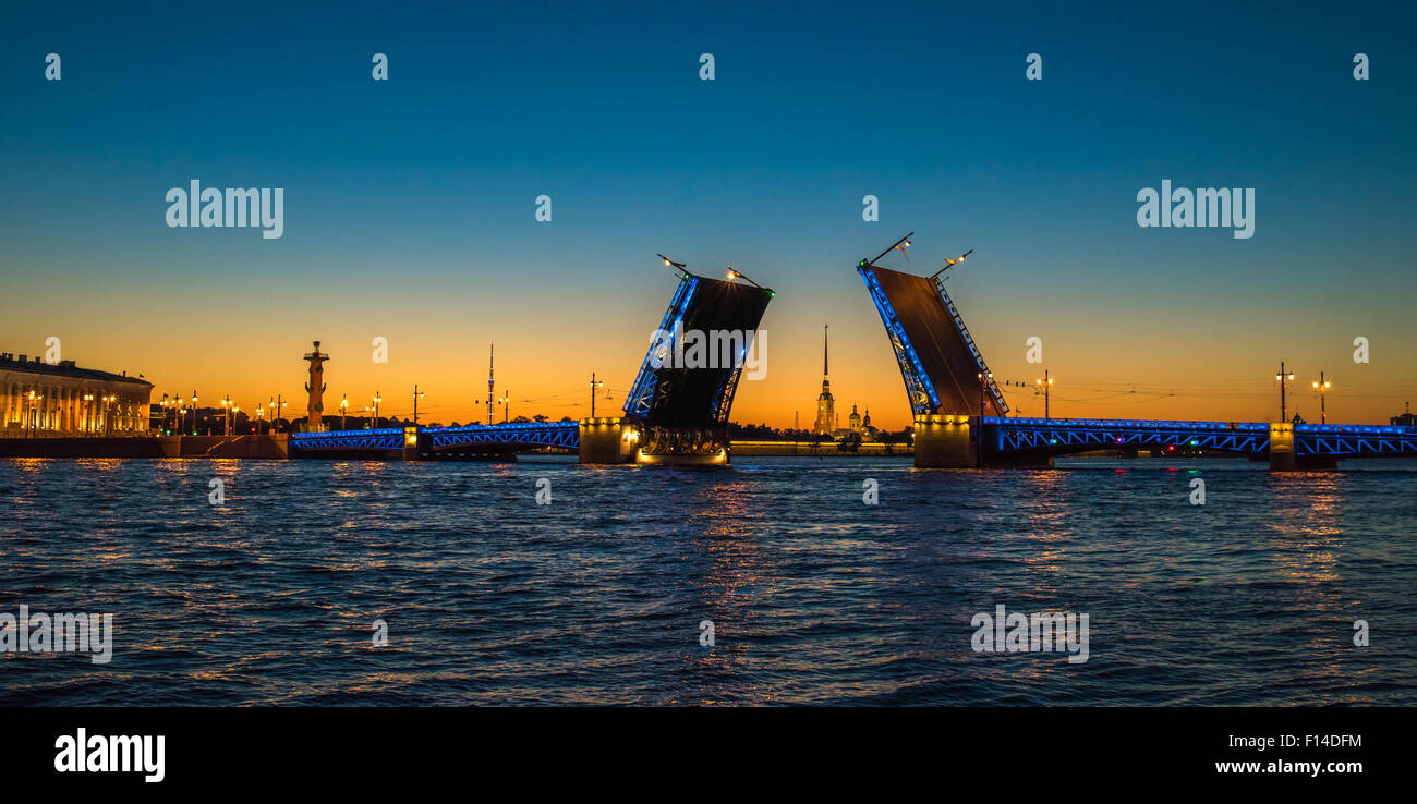 Vue de nuit Palace Bridge, Saint Petersburg, Russie Banque D'Images