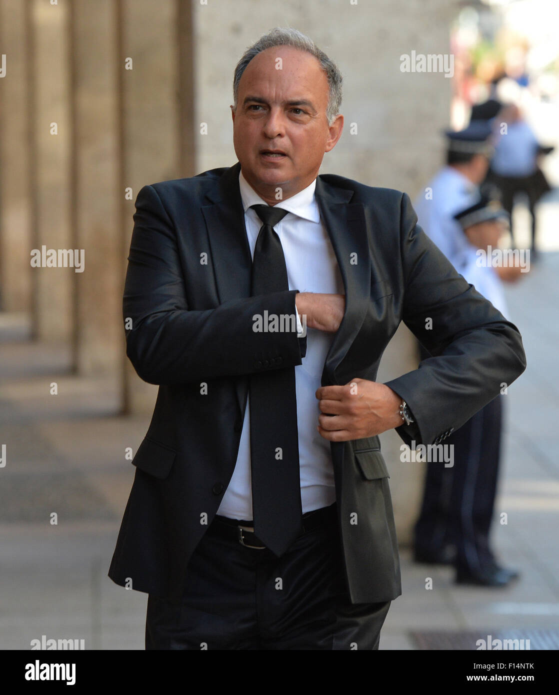 Stuttgart, Allemagne. 27 août, 2015. Ancien joueur de football Hansi Mueller assiste à ses funérailles pour Gerhard Mayer-Vorfelder : l'ancien président du club de football de Stuttgart et de la Fédération allemande de football Domkirche St. Crédit : afp photo alliance/Alamy Live News Banque D'Images