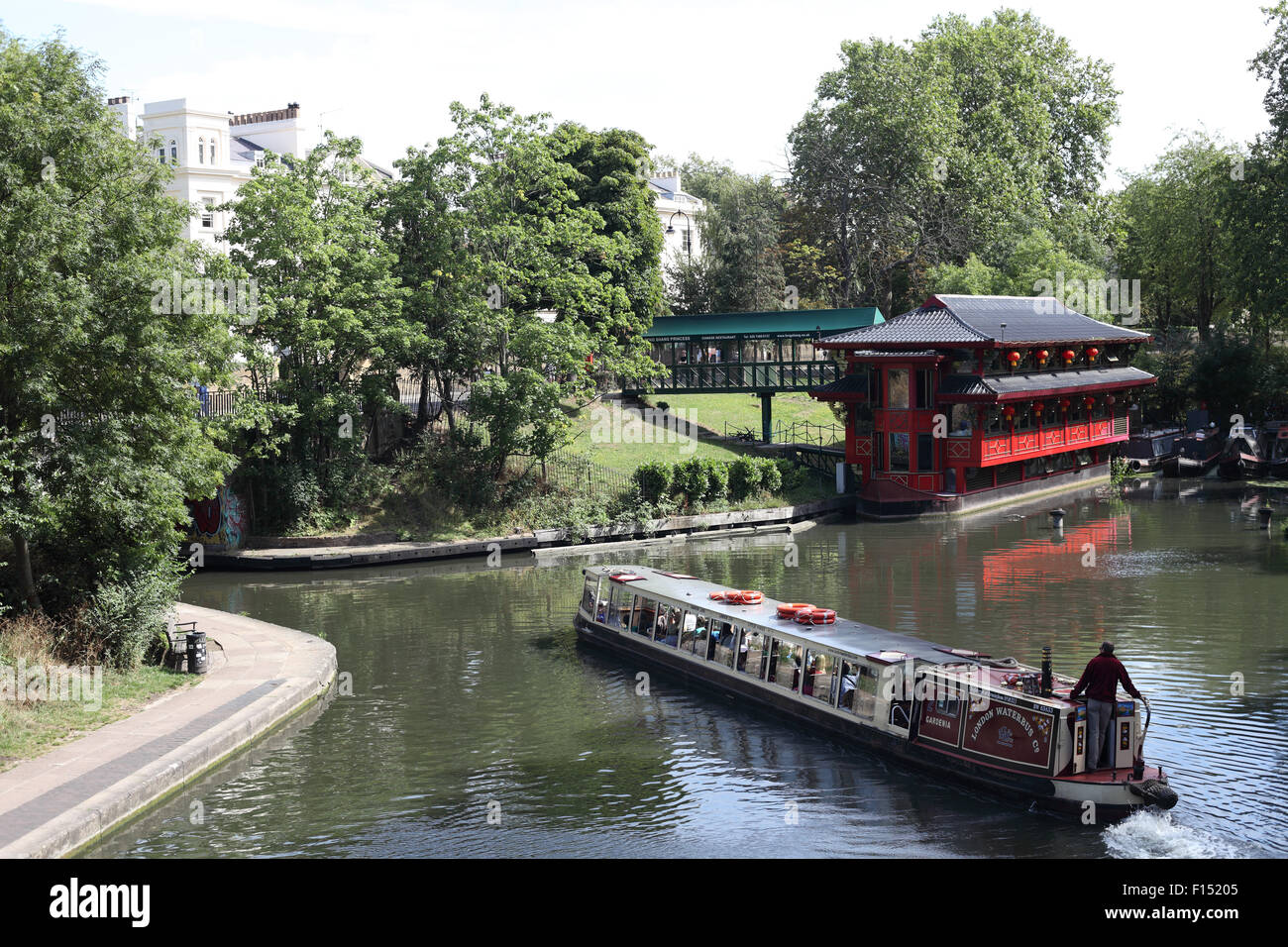 Southern Star bassin Cumberland avec son restaurant chinois flottant le Feng Shang Princess et un bateau touristique, Londres, UK Banque D'Images