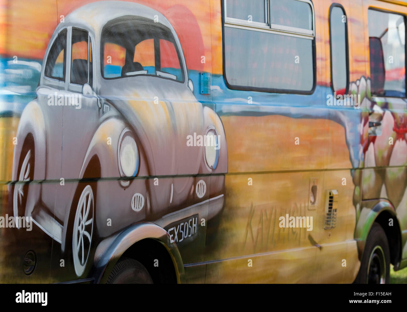 Le camping-car Volkswagen peint à la bombe Banque D'Images