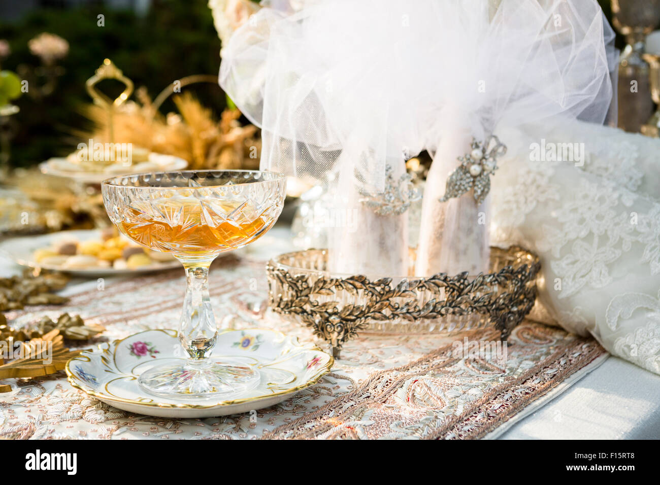 Bol de miel à Sofre-ye-Aghd pour Cérémonie de mariage persan Banque D'Images