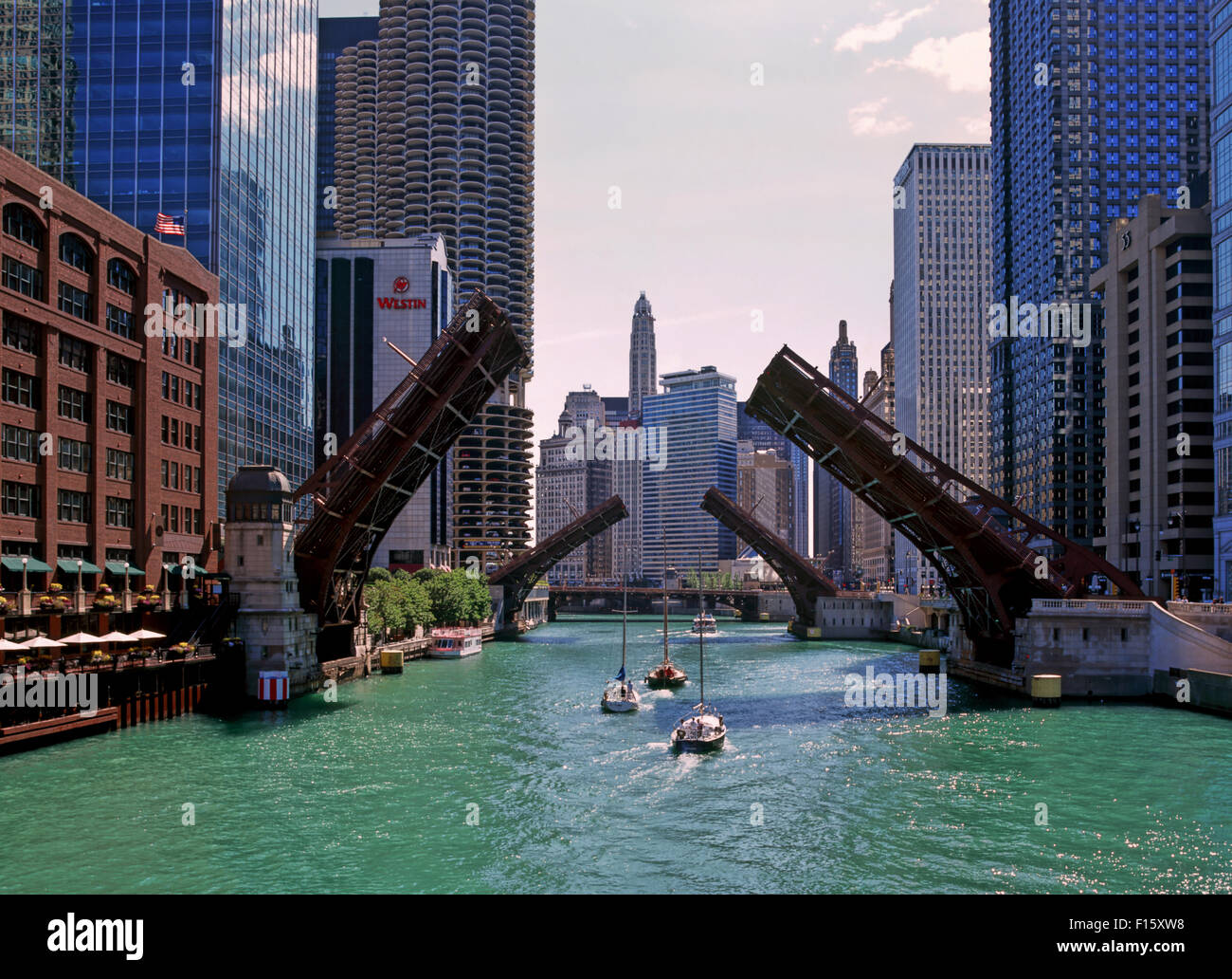 La voile à partir de la rivière Chicago Lake Michigan Banque D'Images