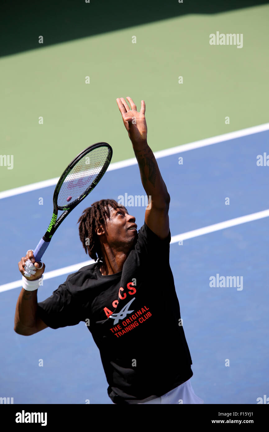 Flushing Meadows, New York, USA. 27 août, 2015. La France Gaël Monfils pratiques au centre de tennis Billie Jean King à Flushing Meadows, New York le 27 août 2015, en préparation pour l'US Open. Crédit : Adam Stoltman/Alamy Live News Banque D'Images