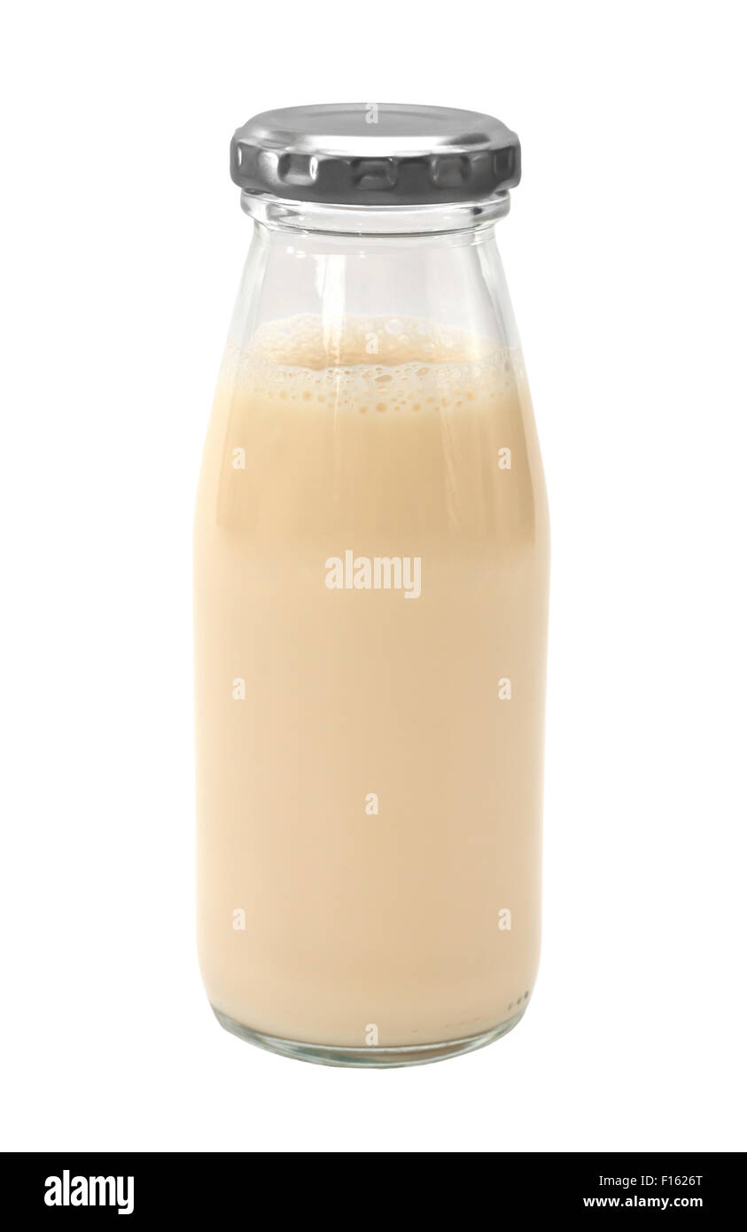 Une bouteille de lait isolé sur fond blanc Banque D'Images