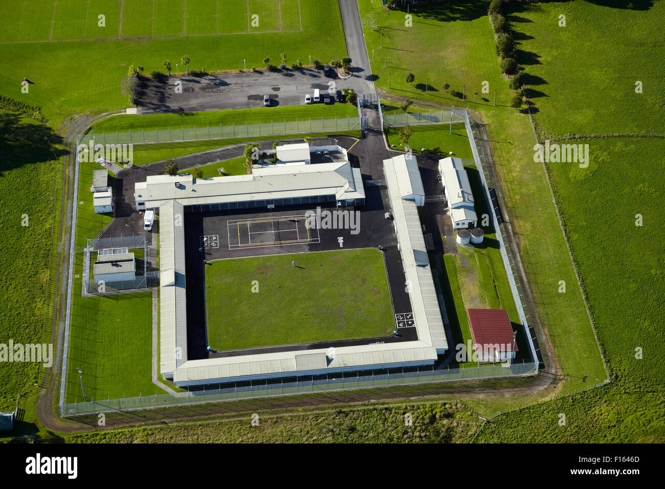 La prison d'Auckland (Paremoremo Prison), Auckland, île du Nord, Nouvelle-Zélande - vue aérienne Banque D'Images