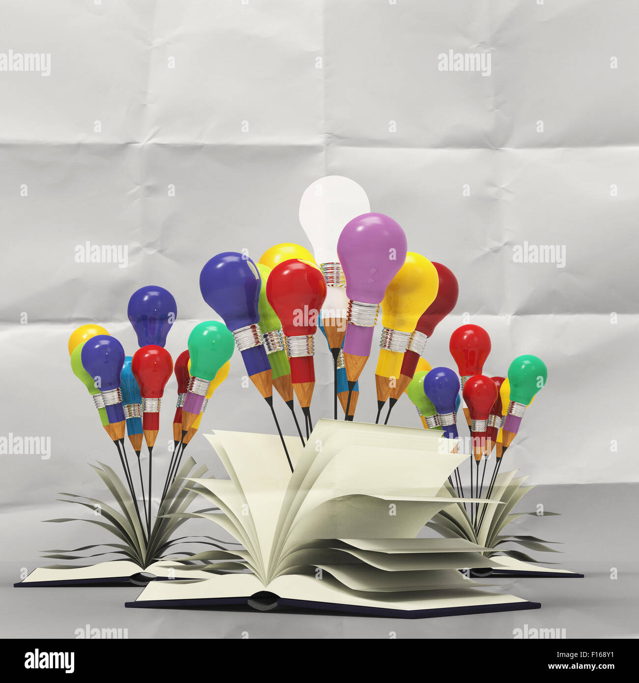 Idée de dessin crayon et concept de l'ampoule à l'extérieur du livre sur papier froissé comme concept créatif Banque D'Images