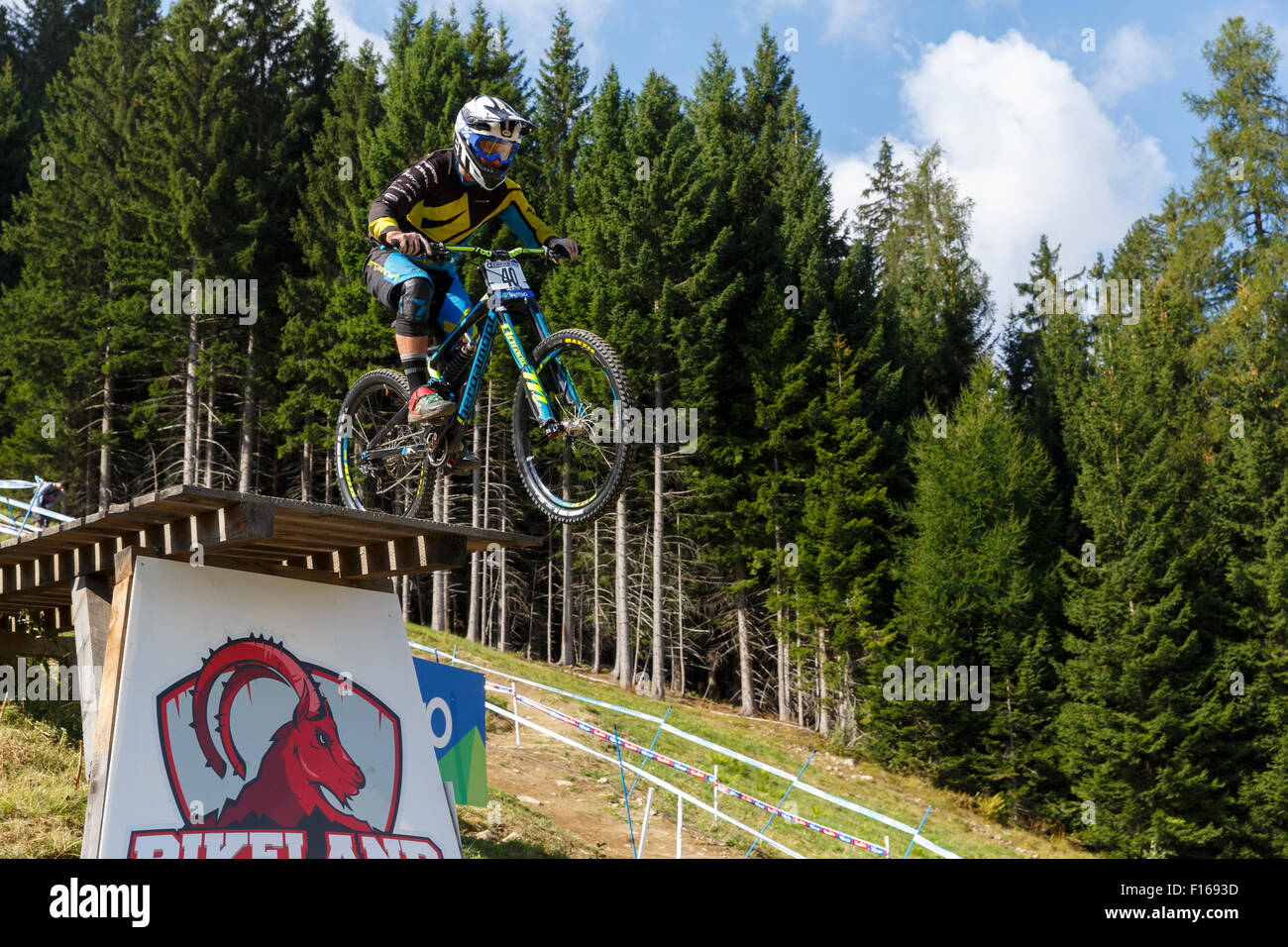 Val di Sole, Italie - 22 août 2015 : Les composants de l'équipe usine Bergamont Hayes, Rider Chapman, Rupert en action au cours de la mens Banque D'Images