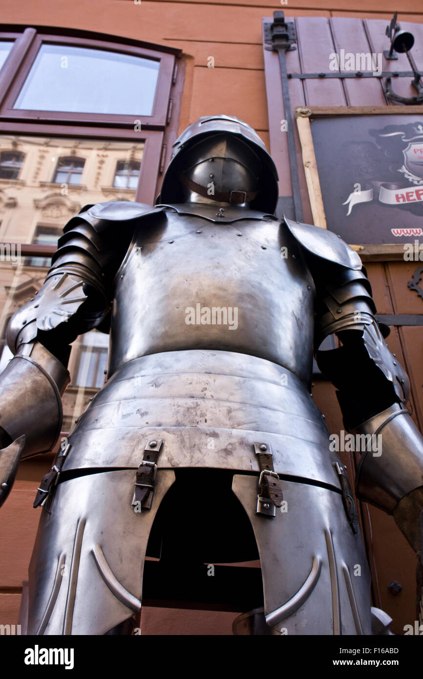Armures médiévales antiques sur l'affichage Banque D'Images