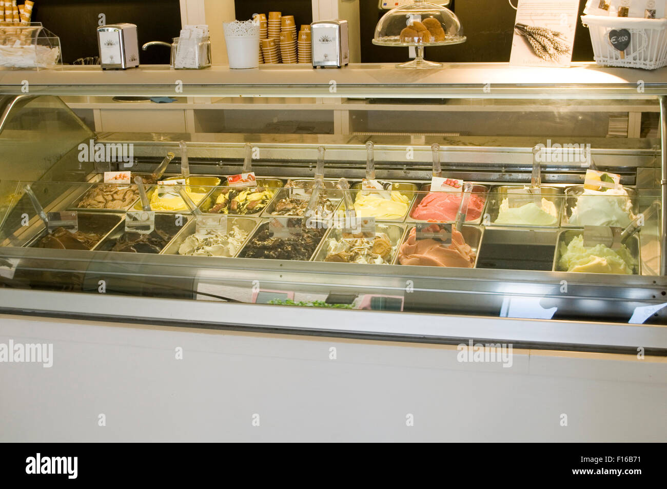 Gelateria Italienne Italie gelato ice cream icecream aromatisé saveur saveurs Banque D'Images