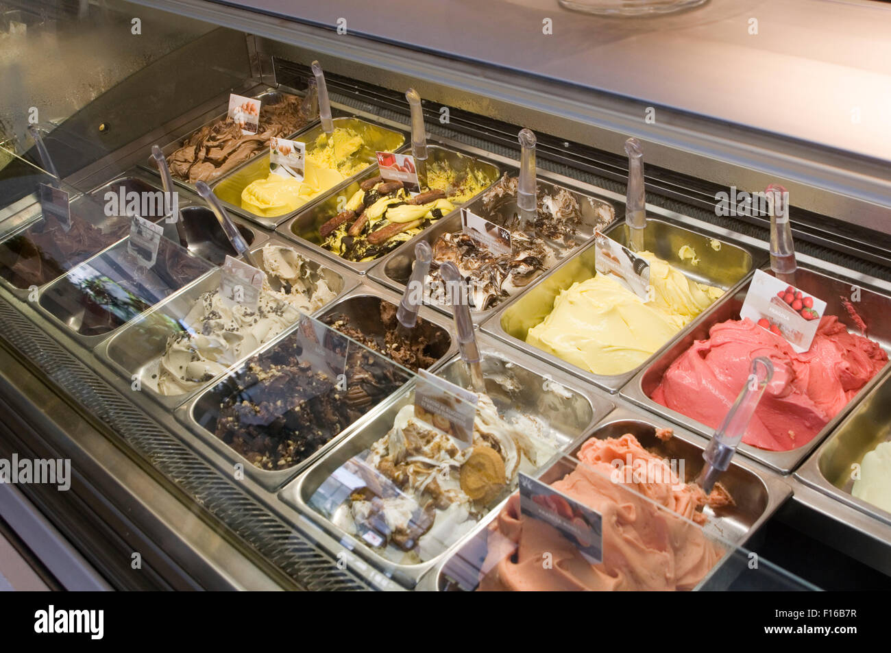 Gelateria Italienne Italie gelato ice cream icecream aromatisé saveur saveurs Banque D'Images