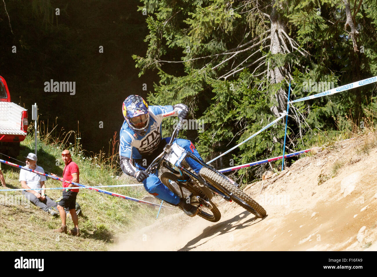 Val di Sole, Italie - 22 août 2015 : Giant Factory Off-Road Team, Rider Gutierrez Villegas Marcelo en action pendant la descente finale élite mens à l'UCI Coupe du Monde Vtt à Val di Sole, Trento, Italie Banque D'Images