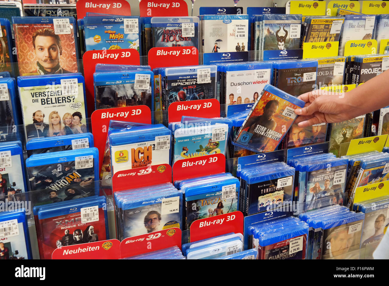 Les disques Blu-ray et DVD dans un magasin Photo Stock - Alamy