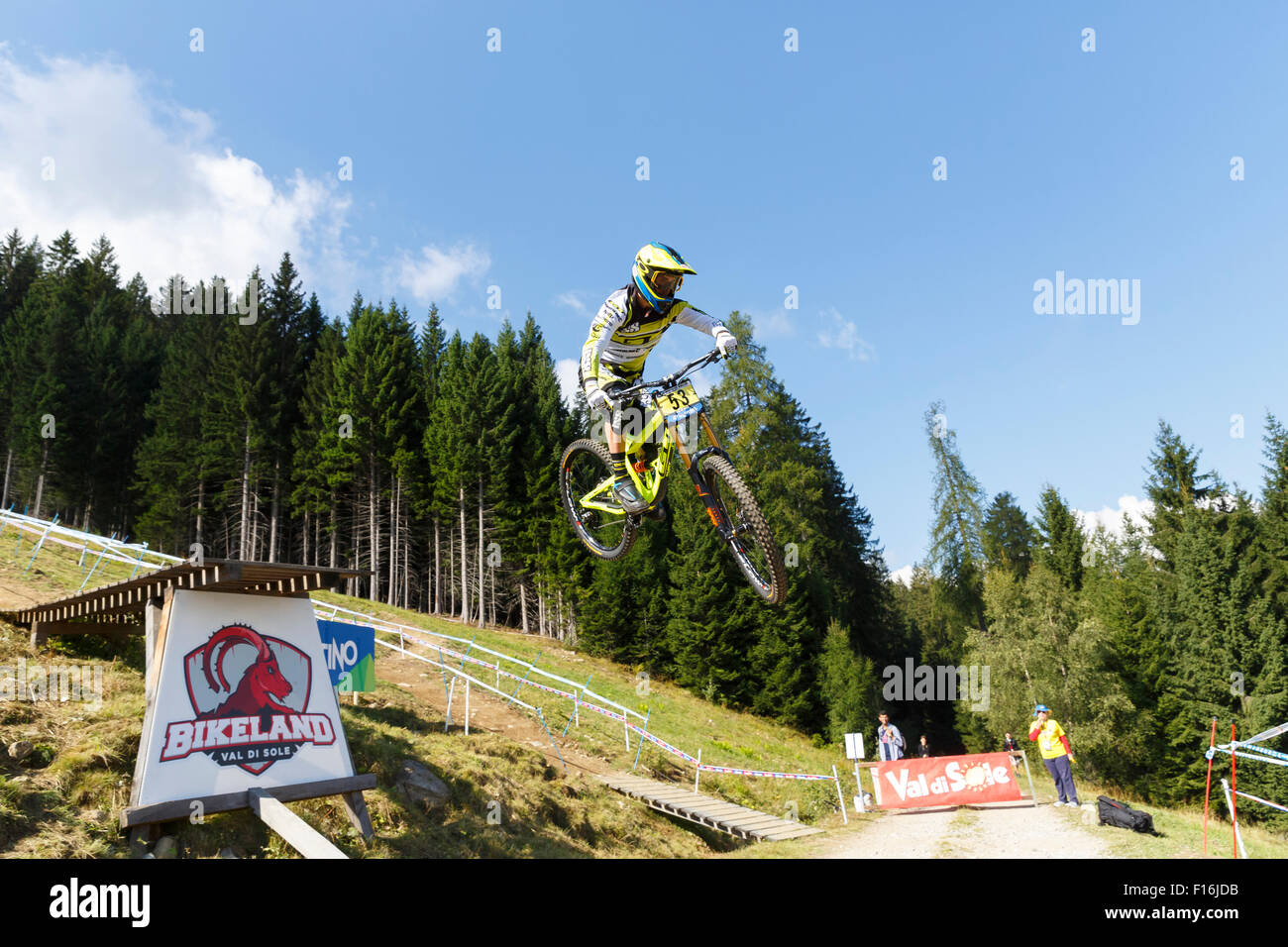 Val di Sole, Italie - 22 août 2015 : Gt Factory Racing Team, Rider Vernon Taylor en action pendant la descente finale élite mens à l'UCI Coupe du Monde Vtt à Val di Sole, Trento, Italie Banque D'Images